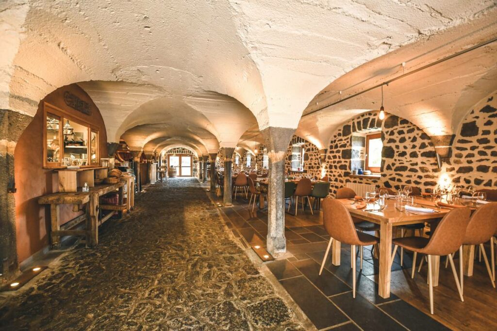 rallye voiture restaurant volca lodges