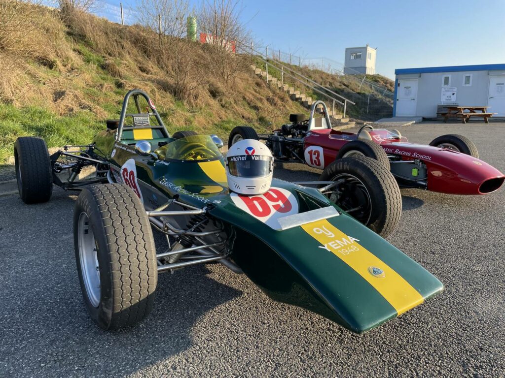 voiture Lotus 69