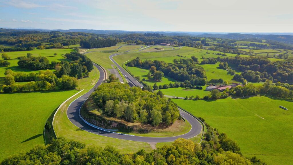 Vue aérienne du circuit automobile du Mas du Clos.